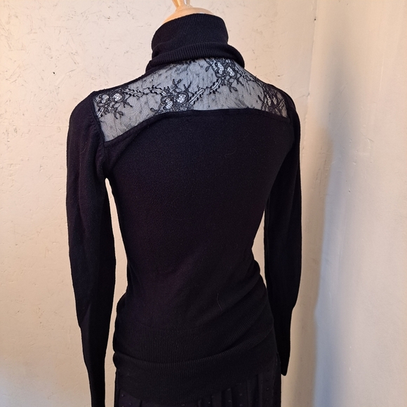 Urban Behavior | Black turtleneck sweater with chest / back lace cut out - Picture 4 of 11